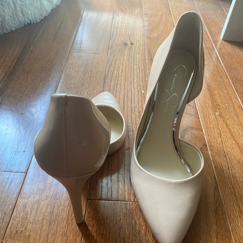 A neutral size 8 1/2 ladies Jessica Simpson shoes used once. Beautiful.